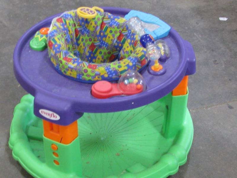 lot 6 image: Childs Bouncer