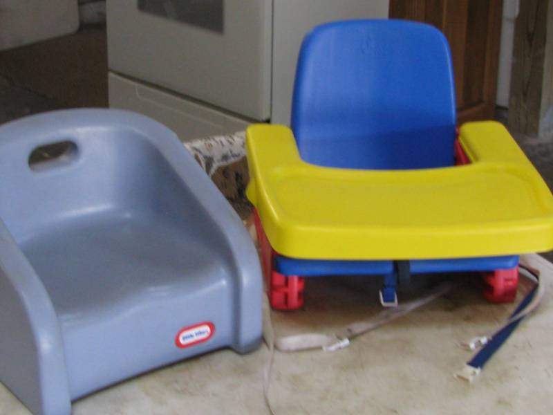 lot 9 image: Booster Seats