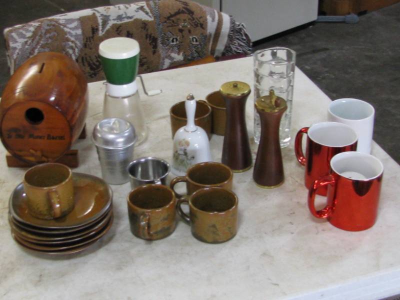 lot 17 image: Misc Glassware
