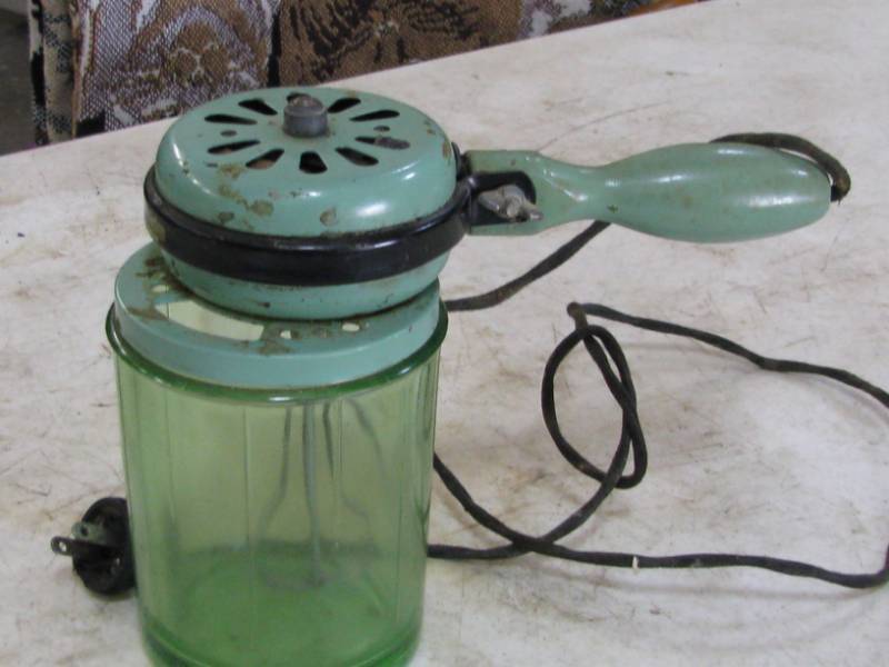 lot 18 image: Electric Mixer