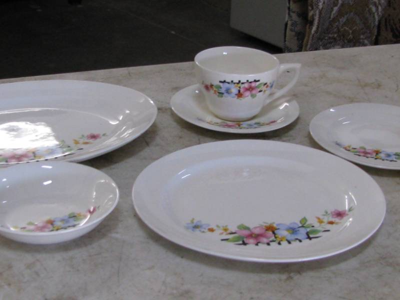 lot 21 image: Crown China