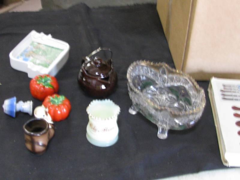 lot 26 image: Glassware & Knives