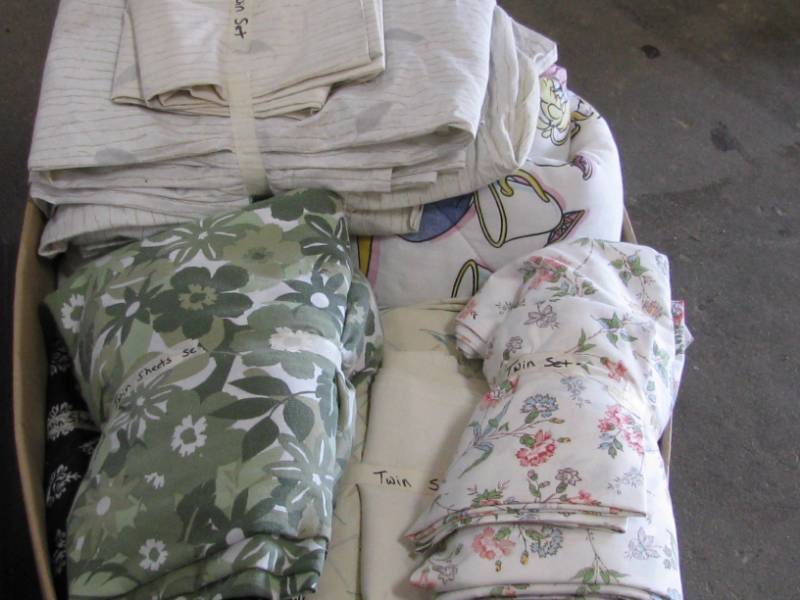 lot 70 image: Bedding
