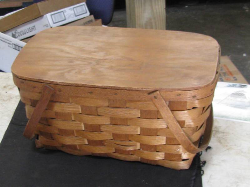 lot 74 image: Picnic Basket