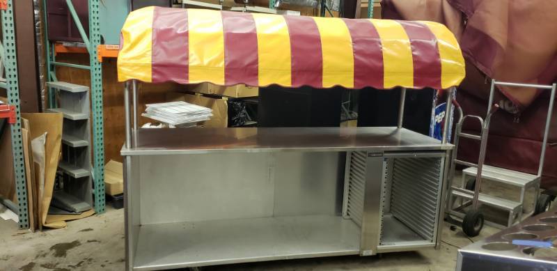 lot 9 image: Food service island
