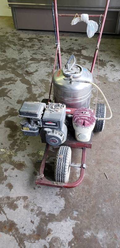 lot 49 image: Field Striping Machine