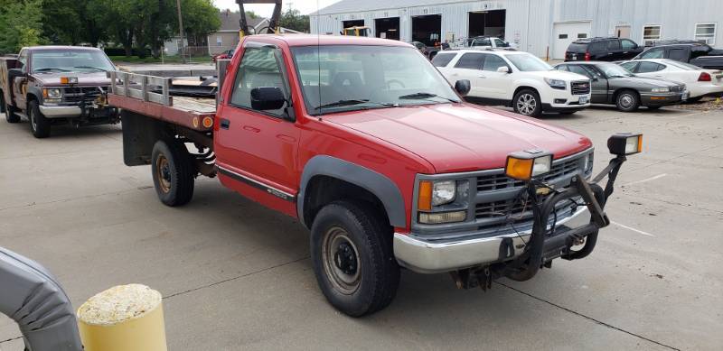lot 16 image: 1994 Chevrolet 2500 Flat-Bed