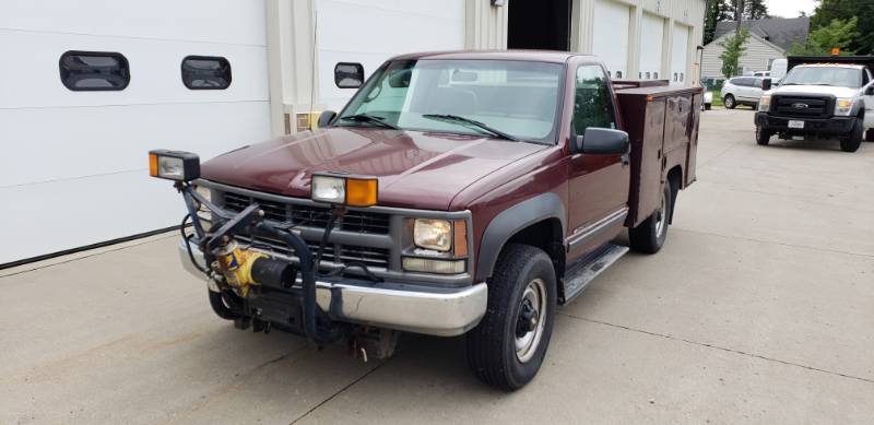 lot 17 image: 2000 Chevrolet 2500 Utility