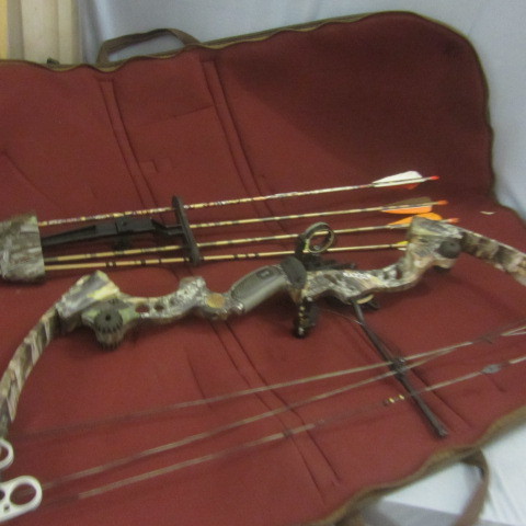 lot 13 image: Martin Razor Compound Bow