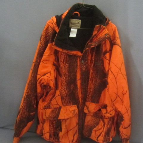 lot 15 image: Blaze Camo Hunting Jacket