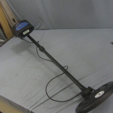 lot 3 image: Metal Detector