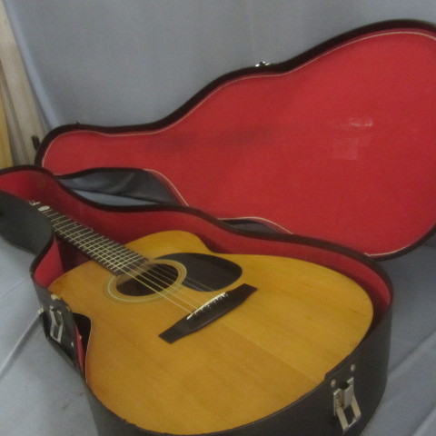 lot 6 image: Vintage Cimar Guitar