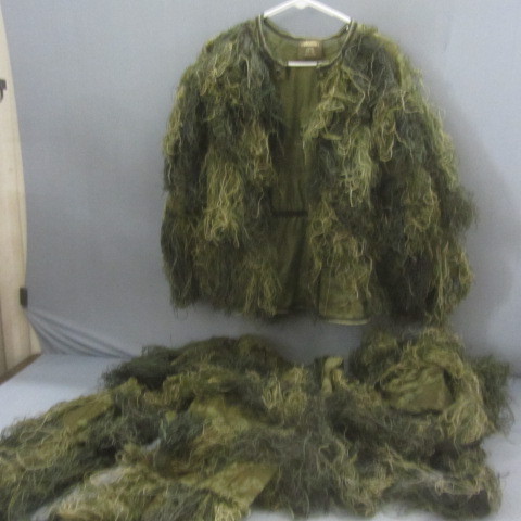 lot 71 image: Red Rock Ghillie Suit