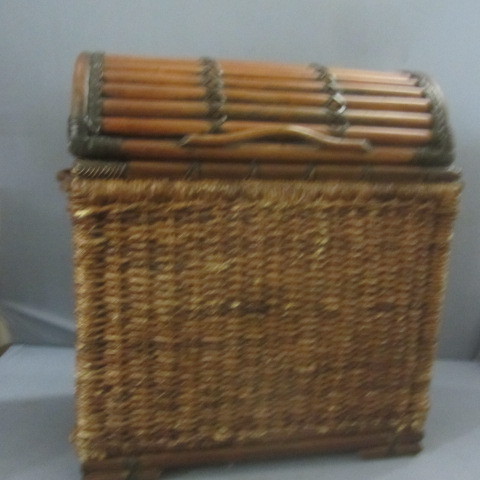 lot 46 image: Wicker & Wood Hamper