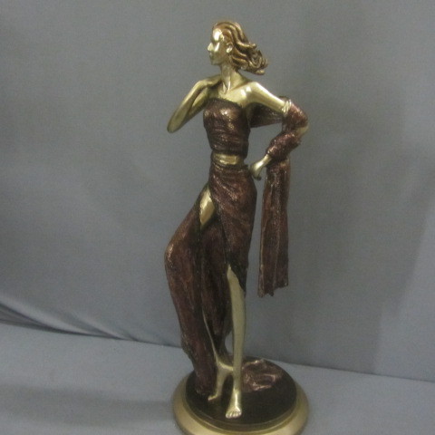 lot 48 image: Model Statue