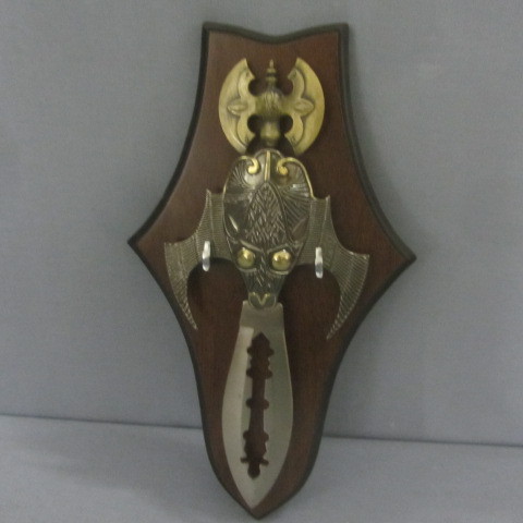 lot 92 image: Star Trek Defender Fantasy Knife