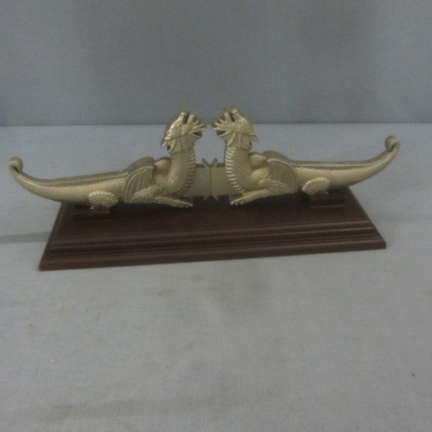 lot 95 image: Double Chinese Dragon Fighting Knives
