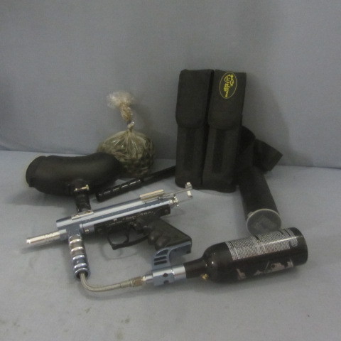 lot 109 image: Kingman Spyder Paint Ball Gun