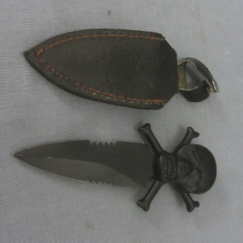 lot 117 image: Skull & Crossbones Boot Knife