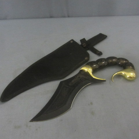 lot 118 image: Scorpion Tail Knife