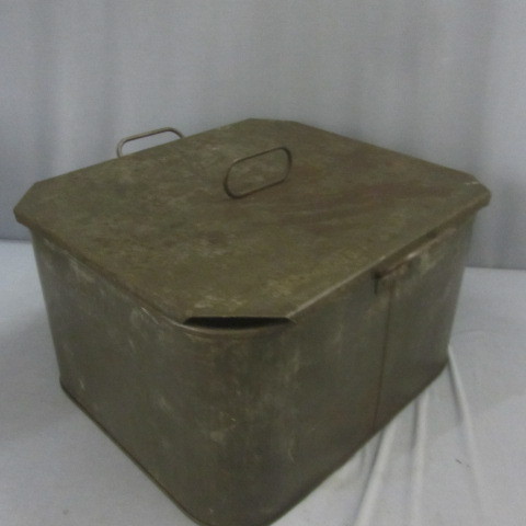 lot 135 image: Military Hardtack Tin