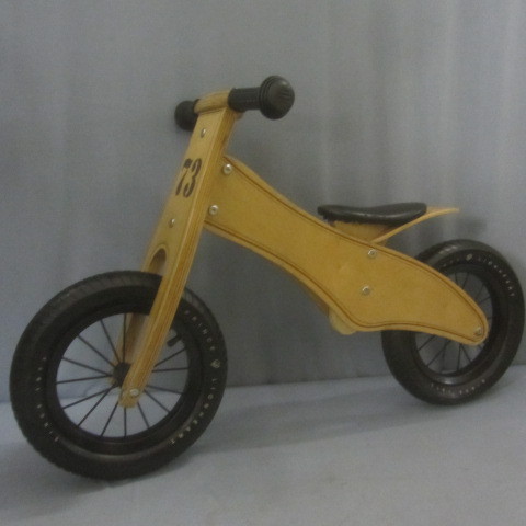 lot 172 image: Prince Lionheart Balance Bike