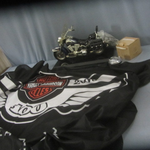 lot 183 image: Harley Flag, Gas Cap, Phone