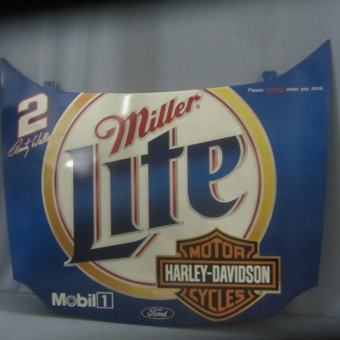 lot 185 image: Miller Lite Beer Sign