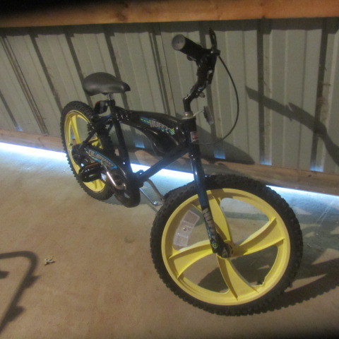 lot 199 image: Huffy Turbo Force BMX Bike