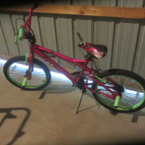 lot 200 image: Kent BMX Freestyle Bike