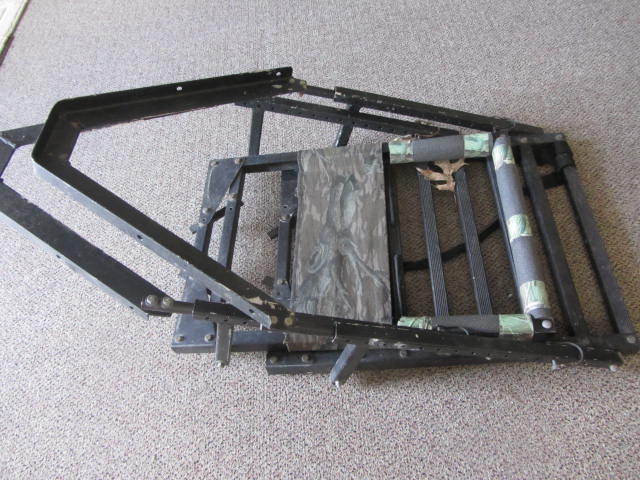 lot 106 image: Hunting platform