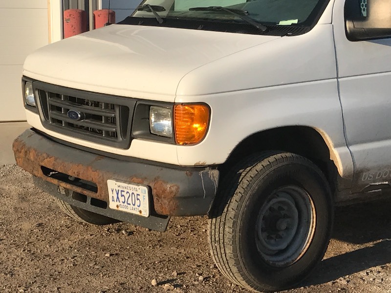 lot 5 image: 2006 Ford E.350 Super-Duty Cargo Van