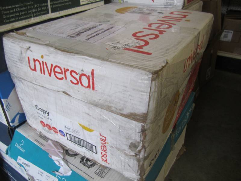 lot 1 image: Case of 5000 Sheets of 8.5 x 14 C...