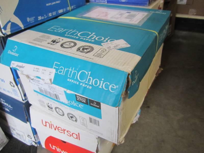 lot 2 image: Case of 5000 Sheets of 8.5 x 14 C...