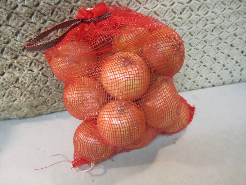 lot 31 image: 10 Pound Bag of Jumbo Onions  B-1...