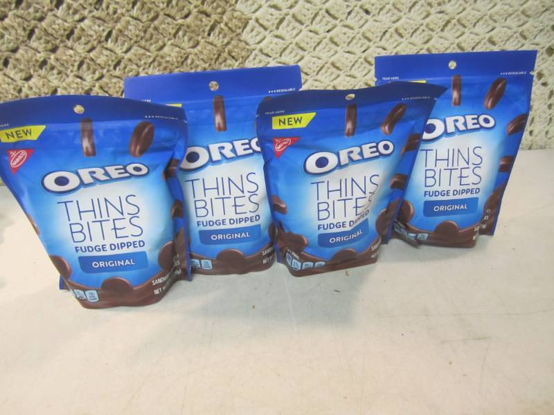 lot 35 image: 4 Bags of Oreo Thin Bites Fudge Dip...
