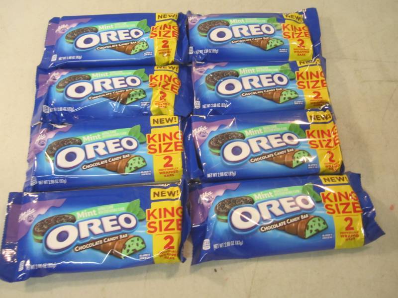 lot 79 image: 8 King Size 2-Pack Mint Oreo Chcola...