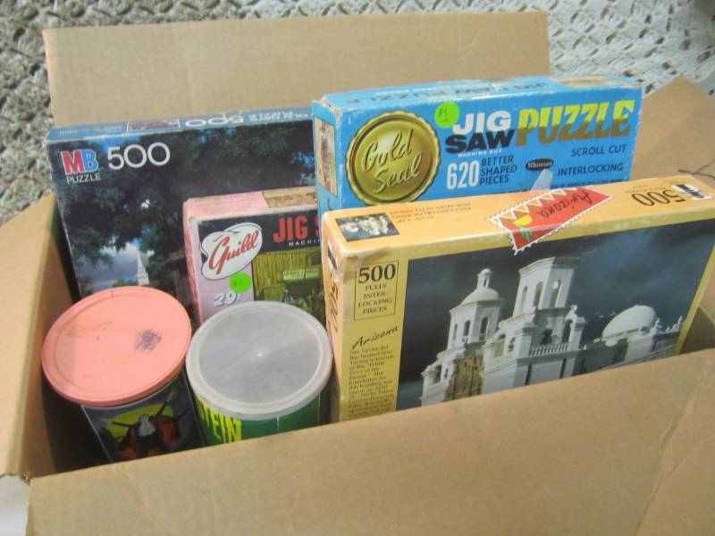 lot 118 image: Lot of Puzzles See Photos  RM2...
