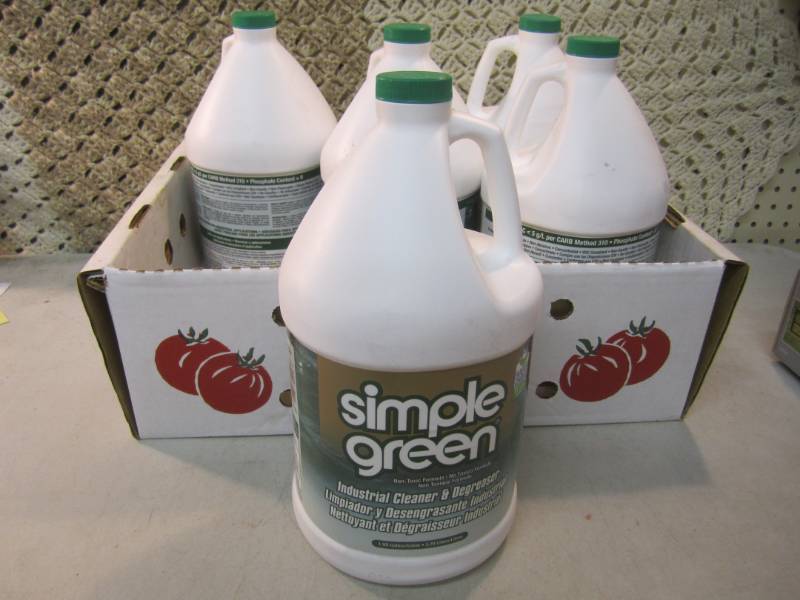 lot 126 image: 5 Bottles of Simple Green Industria...