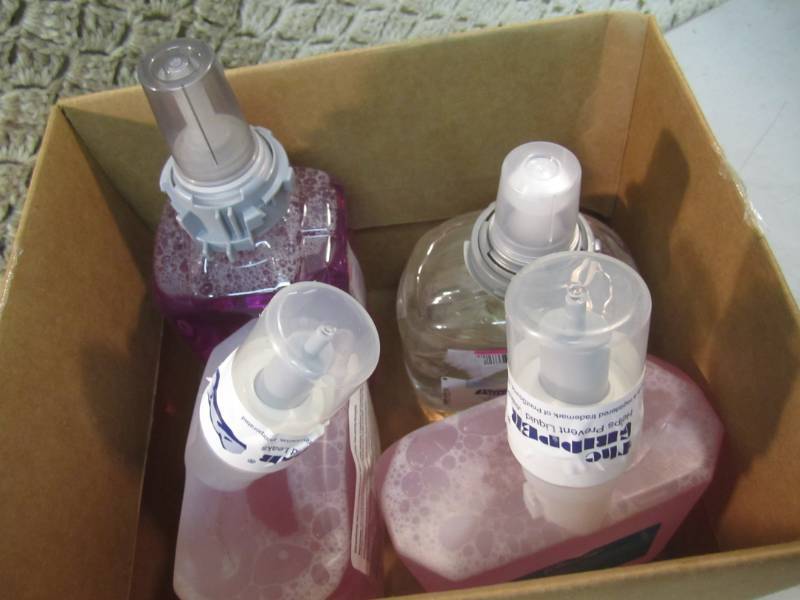 lot 130 image: Mix Lot of Soap Refills Gojo Kleene...
