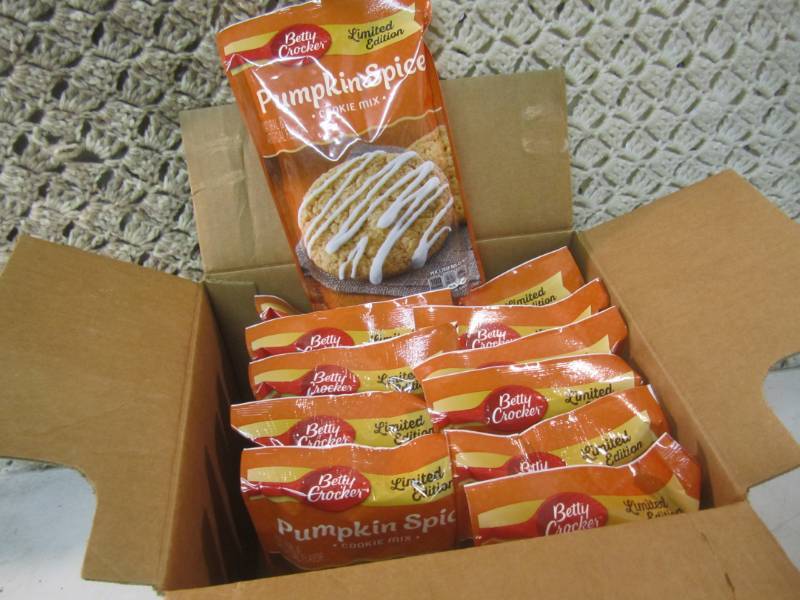 lot 168 image: Case of 12 Bags of Betty Crocker Pu...