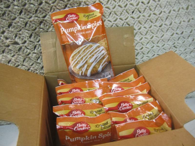 lot 169 image: Case of 12 Bags of Betty Crocker Pu...