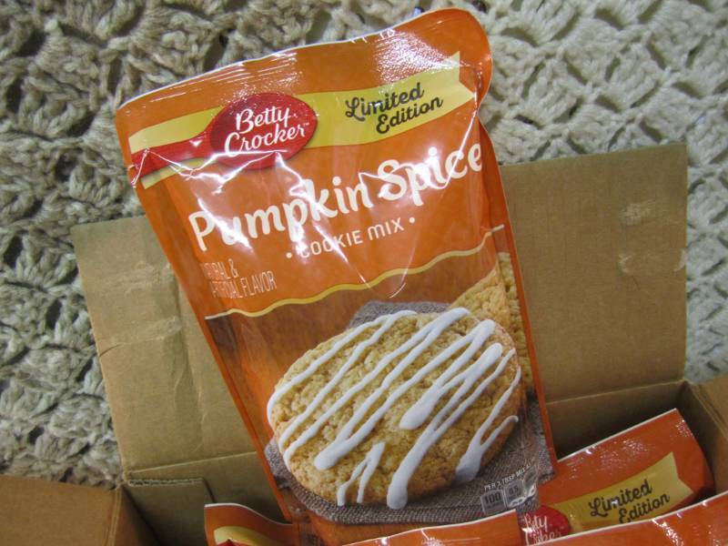 lot 170 image: Case of 12 Bags of Betty Crocker Pu...