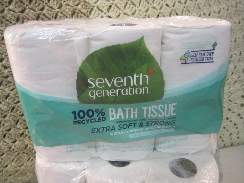 lot 242 image: 24 Rolls of Bath Tissue 2 packs of ...