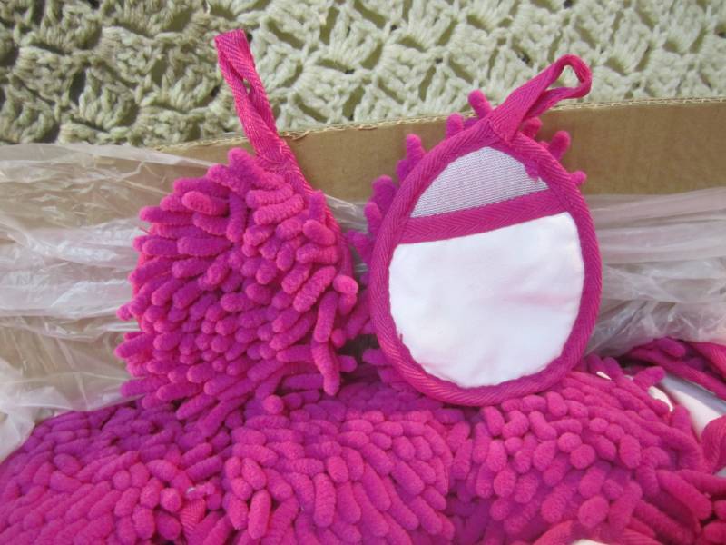 lot 244 image: Case of 200 Pink Frizzy Finger Dust...