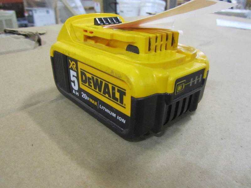 lot 75 image: DEWALT 20-VOLT MAX LITHIUM_ION PREMIUM BATTERY PACK 3.0Ah