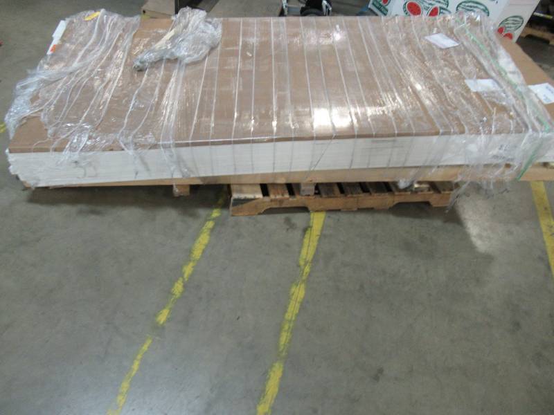 lot 144 image: Veranda 1 in. x 8 in. x 8 ft. PVC Vinyl White Trimplank S4S Moulding