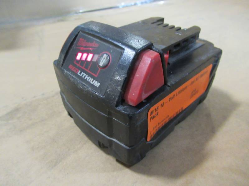 lot 105 image: Milwaukee M18 18-Volt Lithium-Ion XC Battery Pack