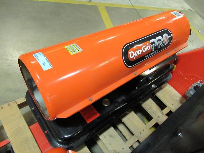 lot 114 image: Dyna-Glo Pro 135K BTU Forced-Air Kerosene Portable Heater