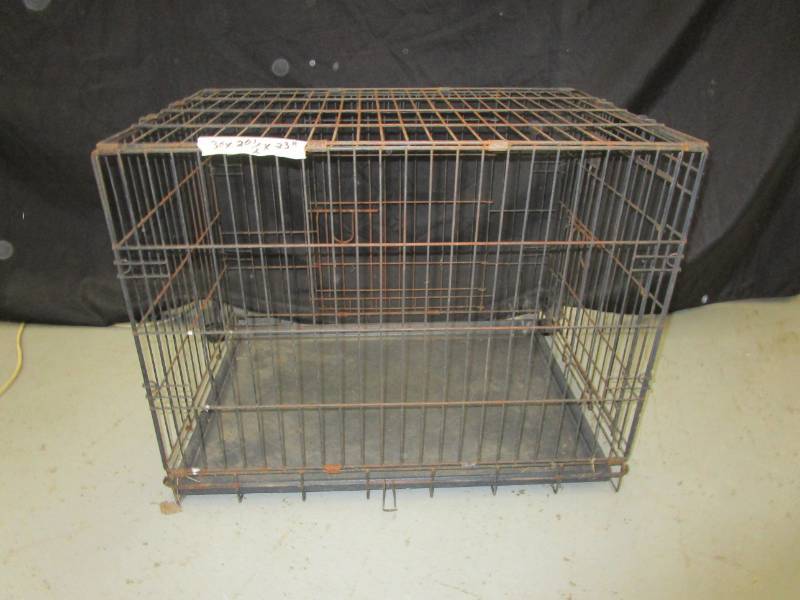 lot 7 image: Large Heavy Metal Duty Dog Kennel See pictures for sizes